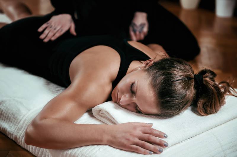 Shiatsu : massage avec vetement